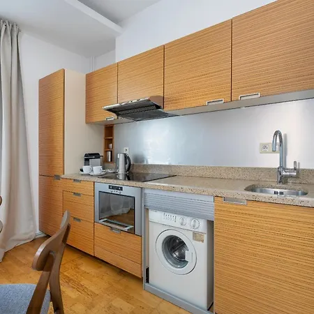 Beautiful Aleje Marcinkowskiego With Balcony By Renters Daire *